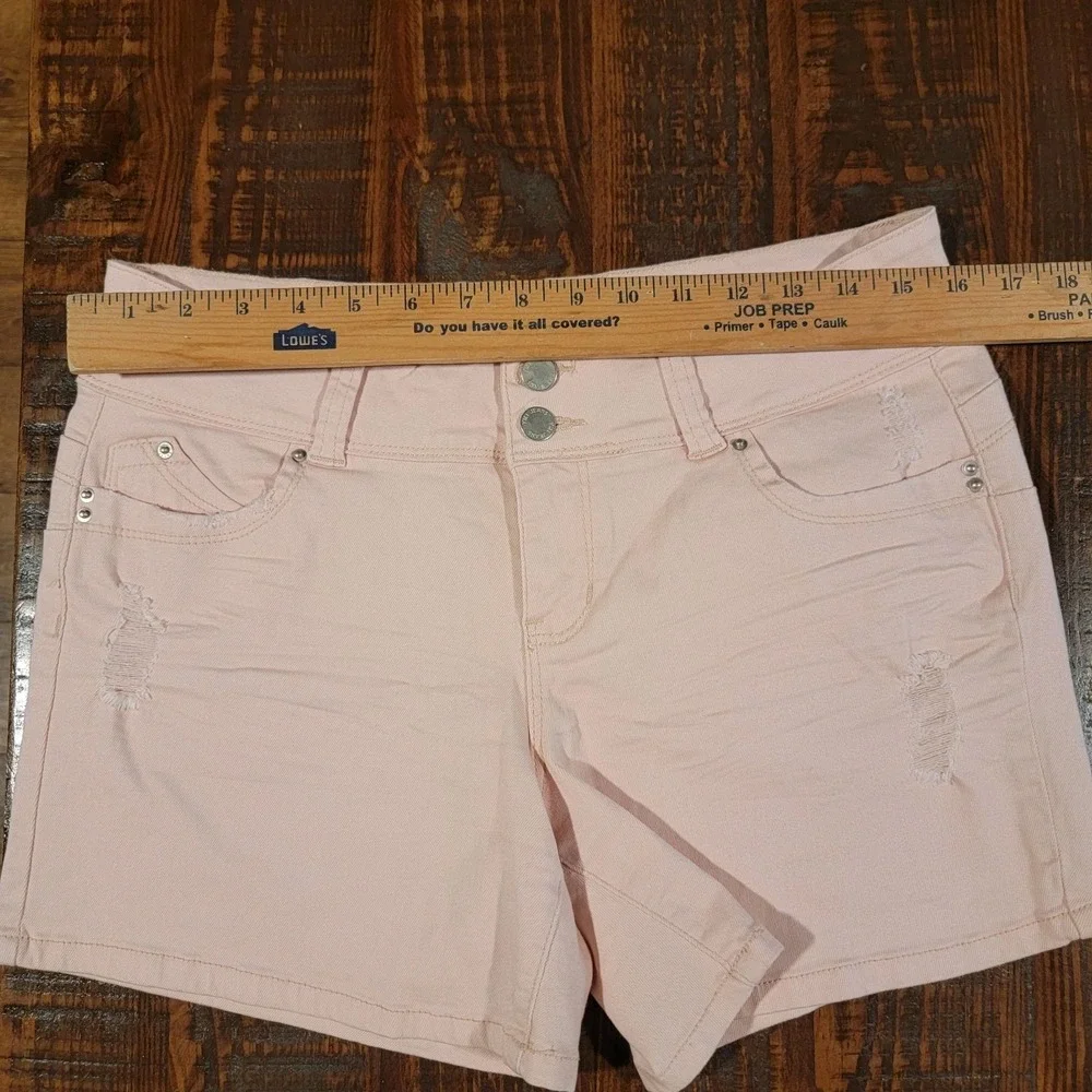 YMI Wanna Betta Butt Women's Shorts Size 11 Stretch Y2K Shaping‎ Shorts 2 Button